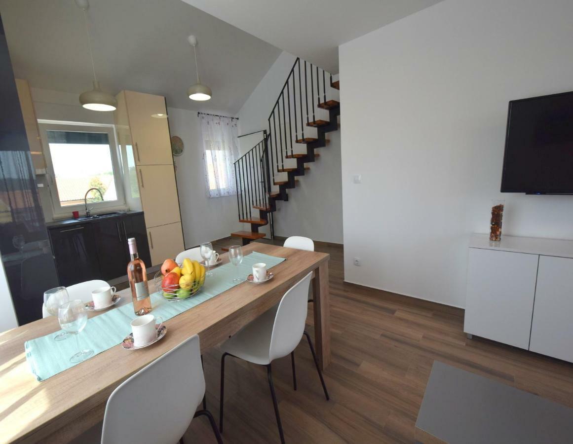 Apartments Medna Čižići Extérieur photo